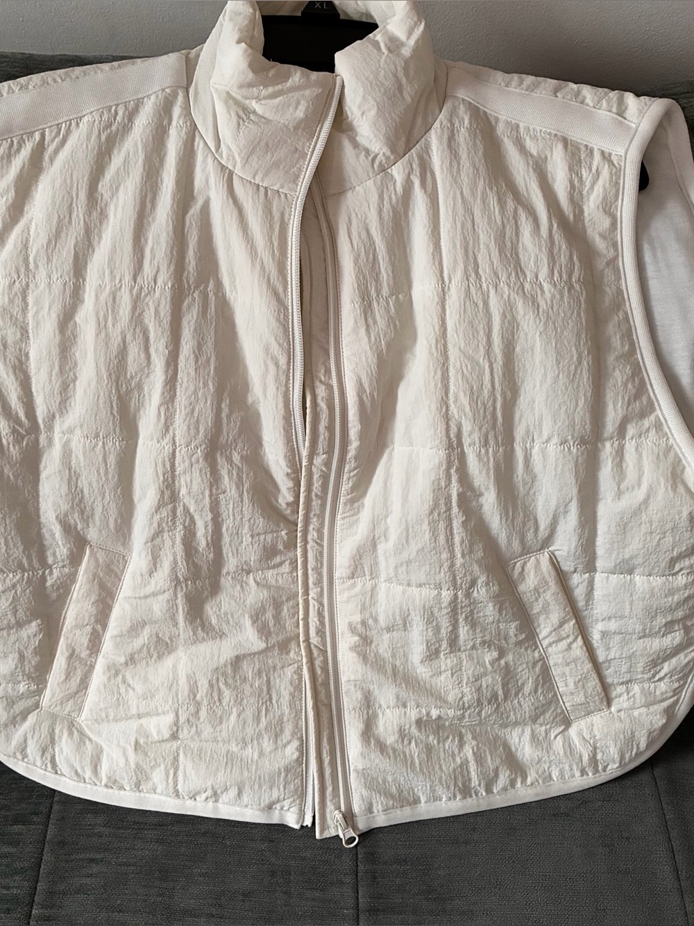 Women’s White Quilted Zip-Front Vest